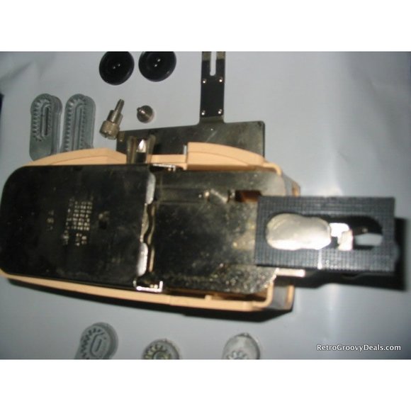 1960 Singer Green Atomic Case Sewing Buttonhole Maker case #489500 or 489510 - Picture 6 of 10